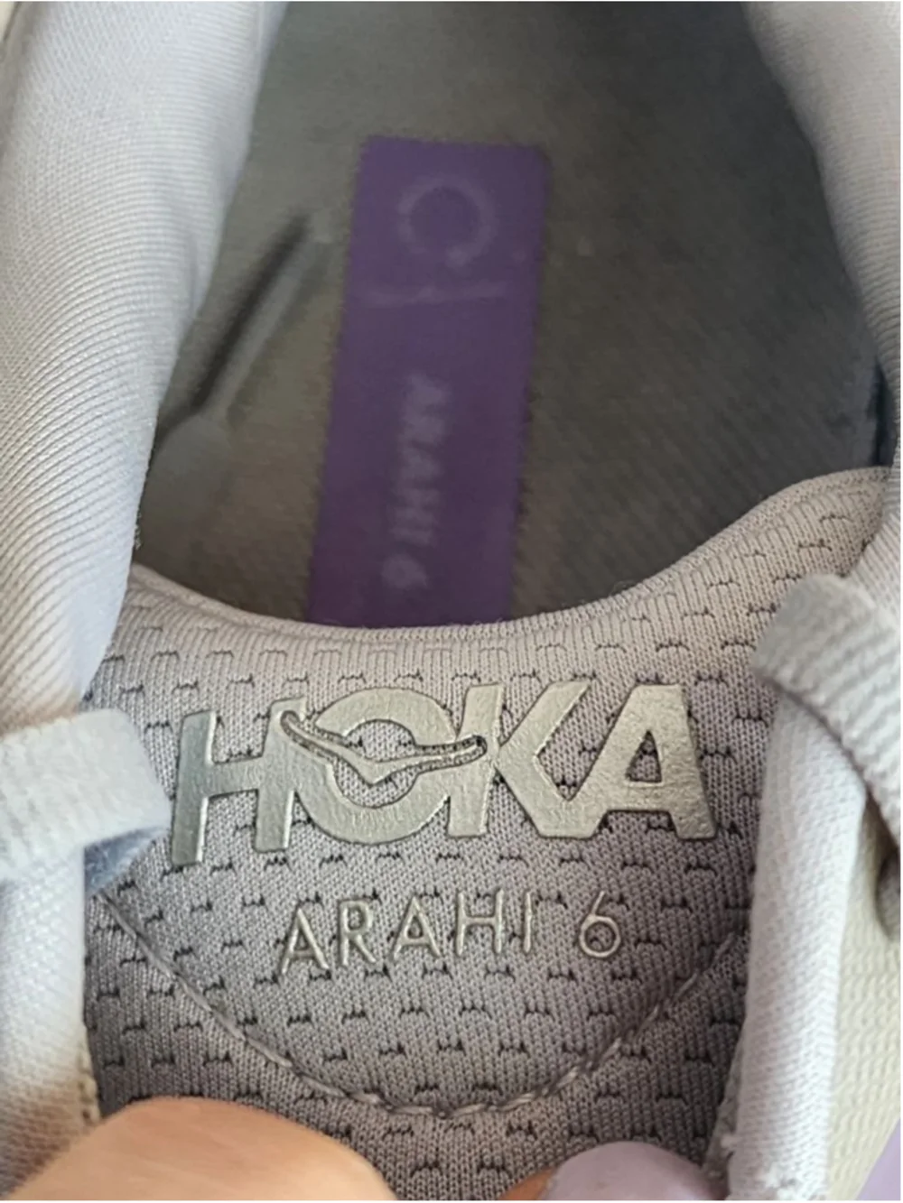 HOKA One One Women's Arahi 6 Athletic‎ Running Shoes Sneakers Light Gray Size 9